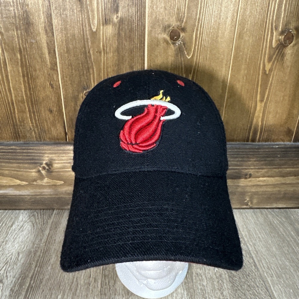 VTG Nike Black & Red Miami Heat 100% Wool Cap NBA‎ Hat Official Strap Back